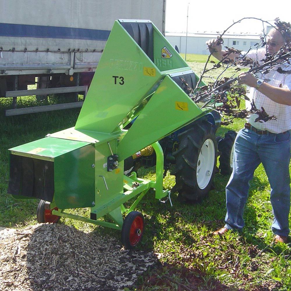 Peruzzo T3 Wood Chipper PTO, 3-Point Hitch, 20-35 HP Tractors, 3-¼" Capacity, Blades and Hammers Dual Cutting and Shredding, Made in Italy - Image 4