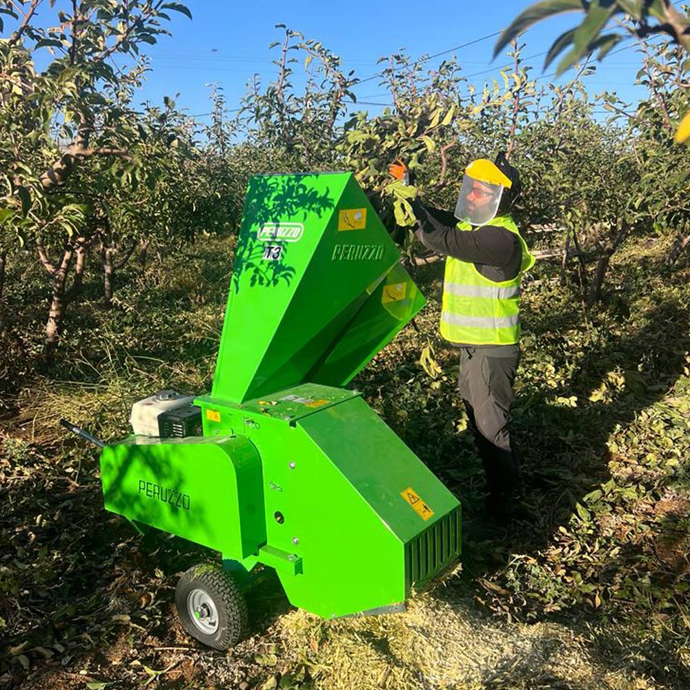 Peruzzo T3 Wood Chipper PTO, 3-Point Hitch, 20-35 HP Tractors, 3-¼" Capacity, Blades and Hammers Dual Cutting and Shredding, Made in Italy - Image 7