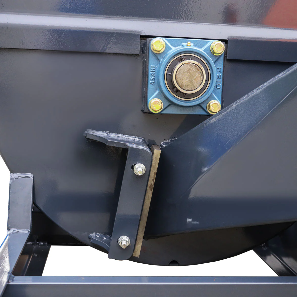 6" 3-Point Hitch Wood Chipper, Reversible/Hardened Blades, 360° Swiveling Chute, TMG-WC65(Previously TMG-WC62) - Image 9